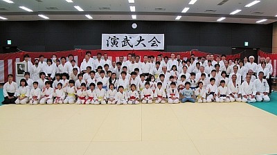 2022合気道演武大会に参加された皆様(高崎アリーナ/高崎市)